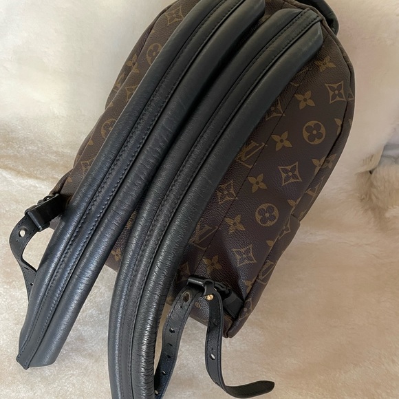 Stop and take a look@ Louis Vuitton Palm Springs PM Backpack. Just beautiful. - Picture 4 of 16